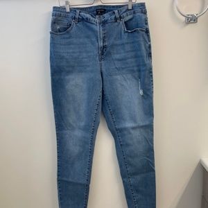 Universal Standard Distressed Jeans 32 inseam Size 18